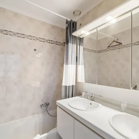 Beautiful Flat In The Centre Of Apartment *